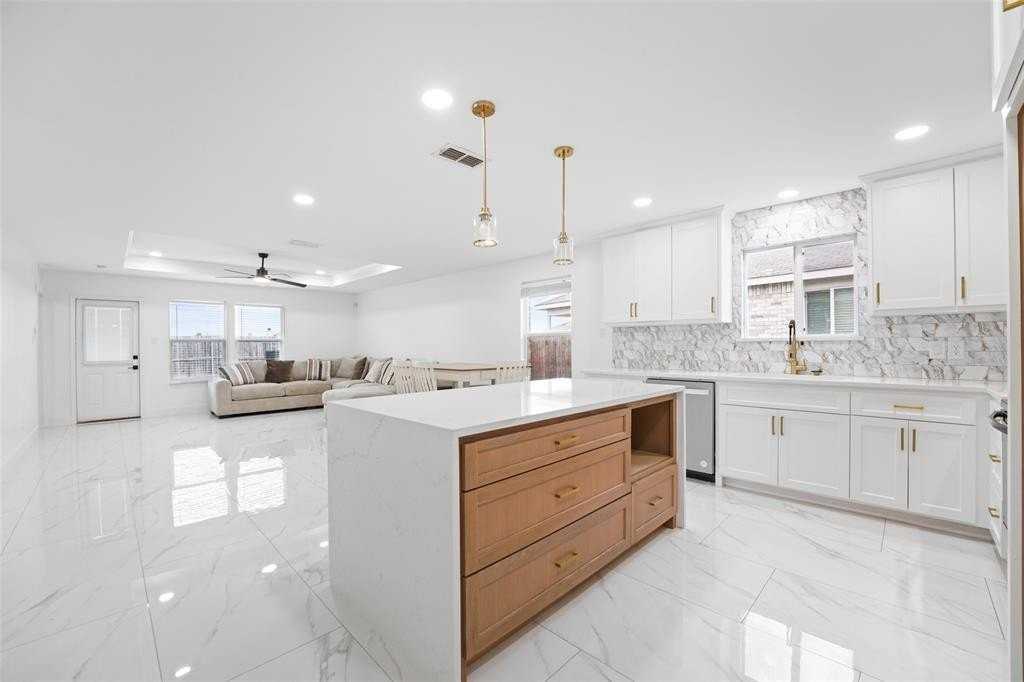 106 Abelia Dr - Photo 2 of 13