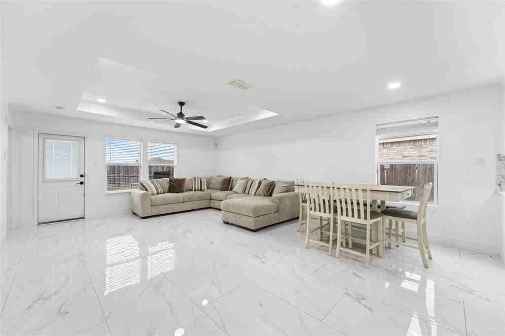 106 Abelia Dr - Photo 4 of 13