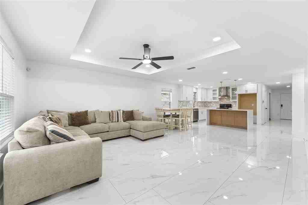 106 Abelia Dr - Photo 5 of 13