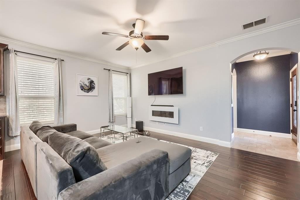 5035 Venecia Way - Photo 2 of 11