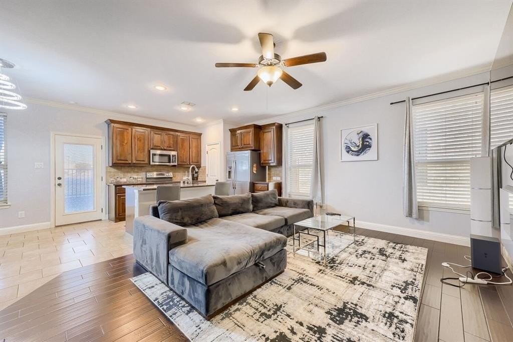 5035 Venecia Way - Photo 3 of 11