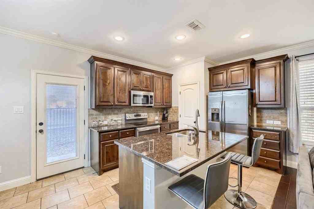 5035 Venecia Way - Photo 4 of 11