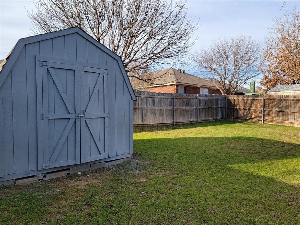 6405 Freshwater Ln - Photo 3 of 33