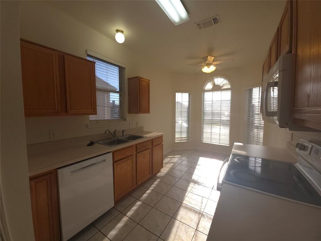 6405 Freshwater Ln - Photo 7 of 33