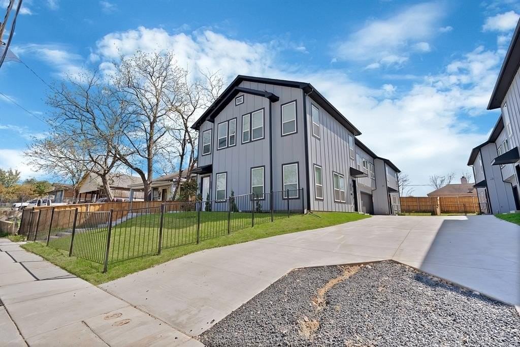 308 E 7th St - Photo 3 of 33