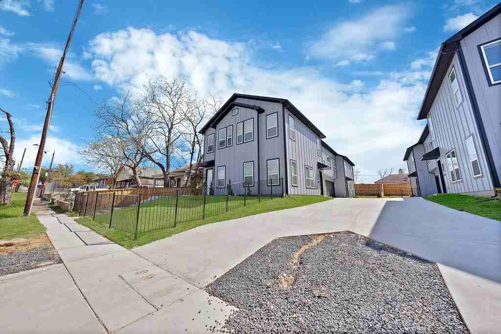 308 E 7th St - Photo 5 of 33