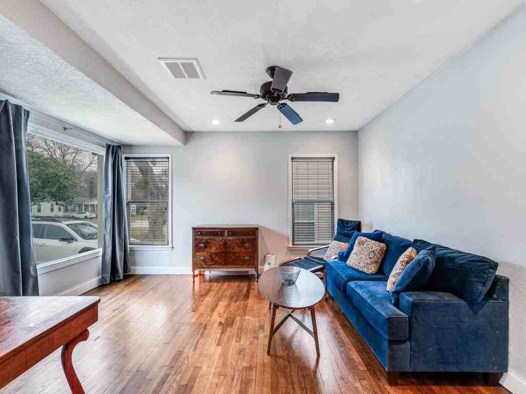 4337 Geddes Ave - Photo 5 of 25