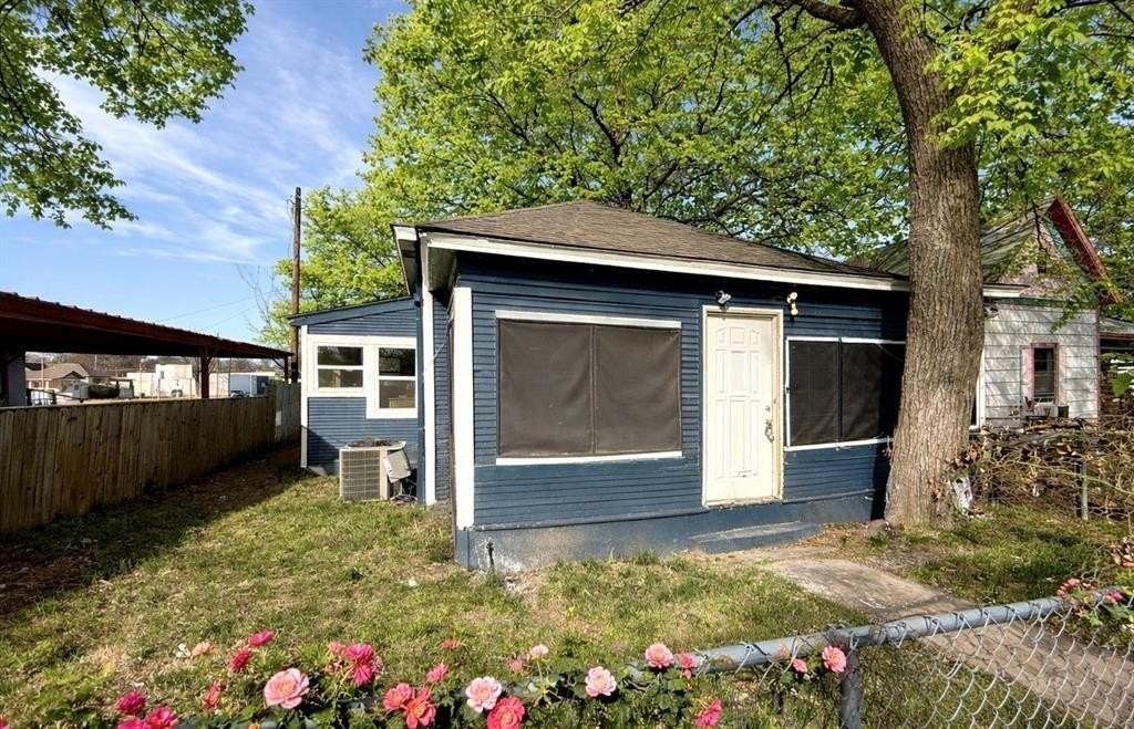 727 W Day St - Photo 2 of 20