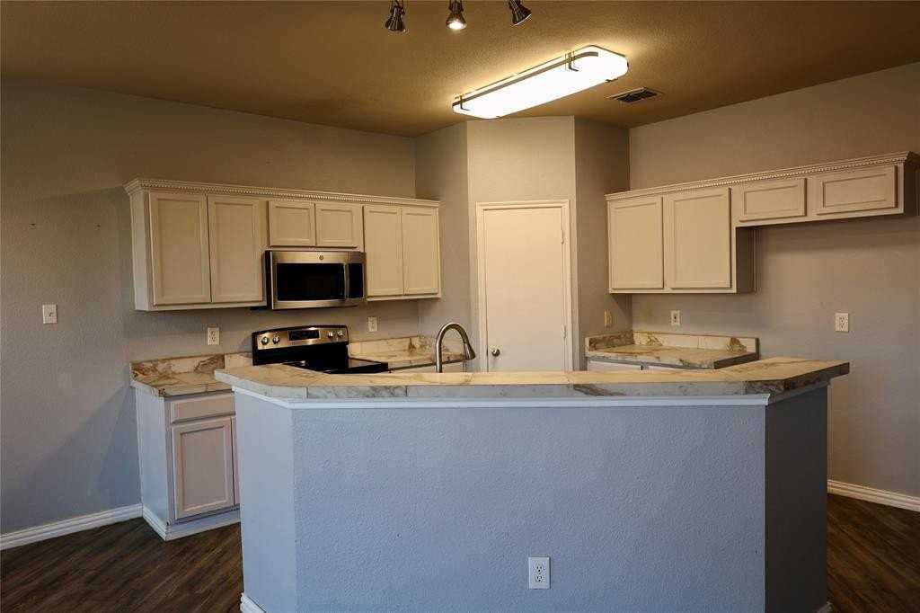 6436 Waterhill Ln - Photo 3 of 26