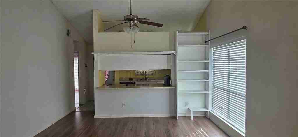 822 Colchester Dr - Photo 3 of 15