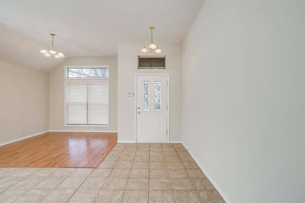 8612 Woodslane Dr - Photo 5 of 36