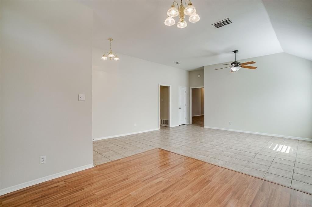 8612 Woodslane Dr - Photo 7 of 36