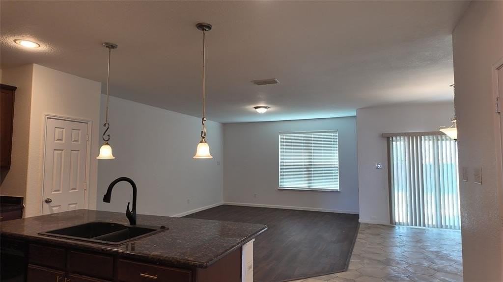 2111 Indigo Ln - Photo 3 of 12