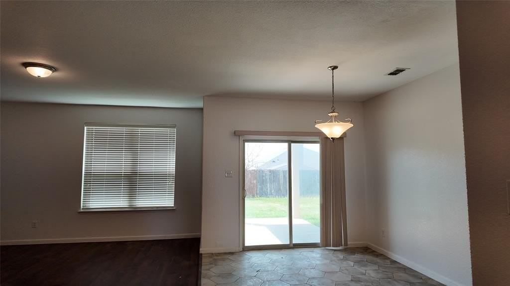 2111 Indigo Ln - Photo 6 of 12