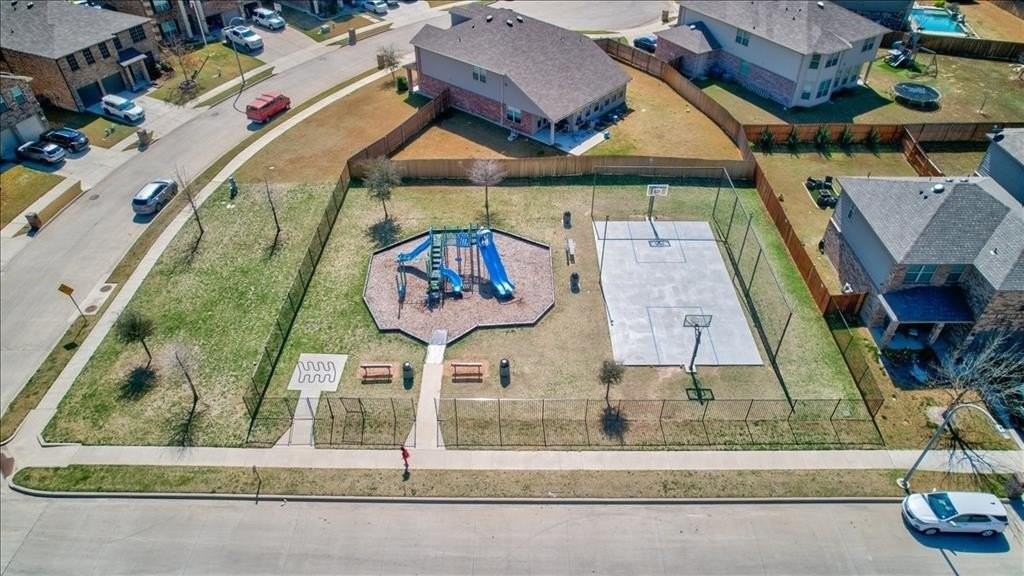 6233 Skysail Rd - Photo 5 of 30