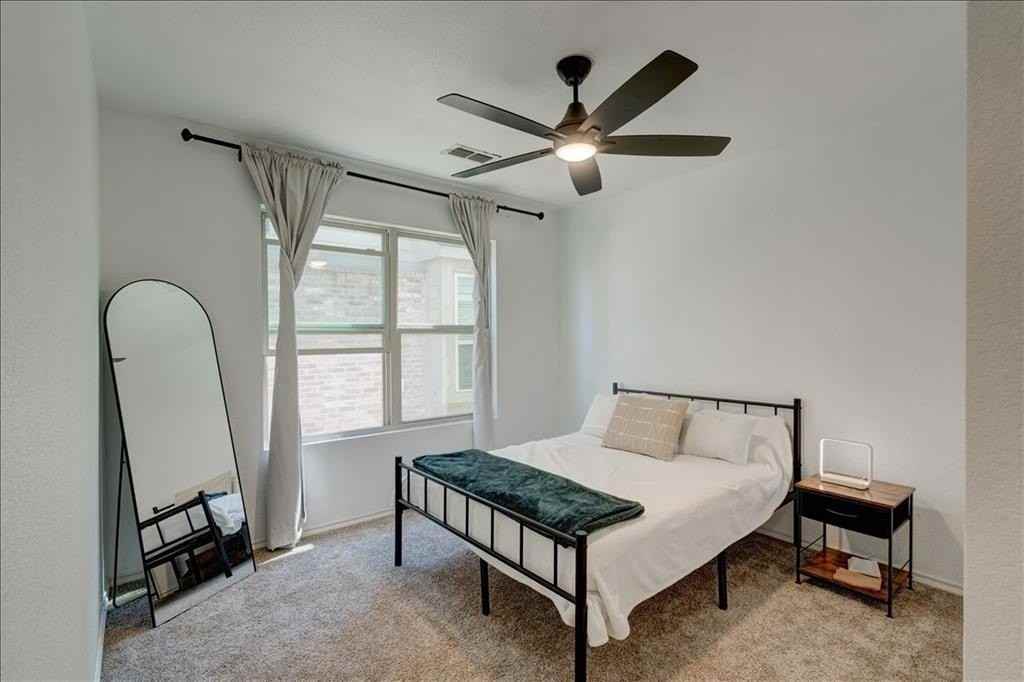 6233 Skysail Rd - Photo 7 of 30