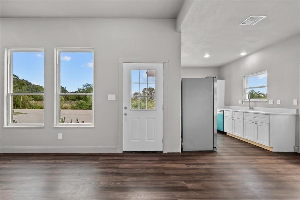 121 Emerson Ln - Photo 4 of 8