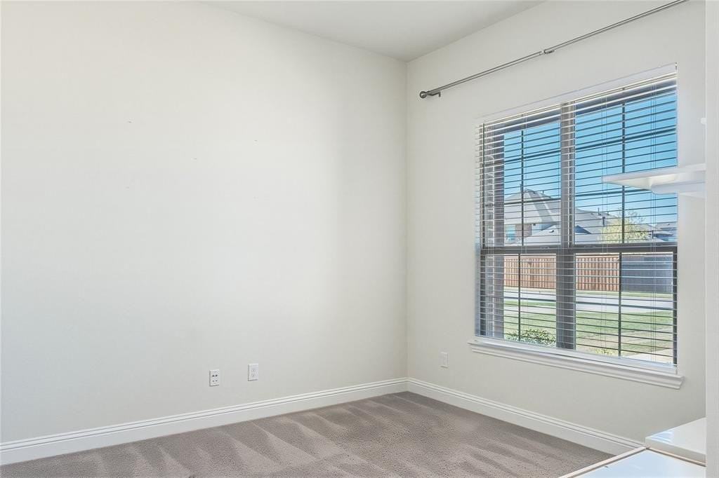 601 Cherry Tree Ln - Photo 3 of 30