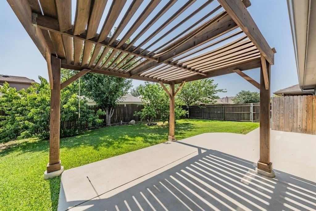 12125 Toffee St - Photo 3 of 40