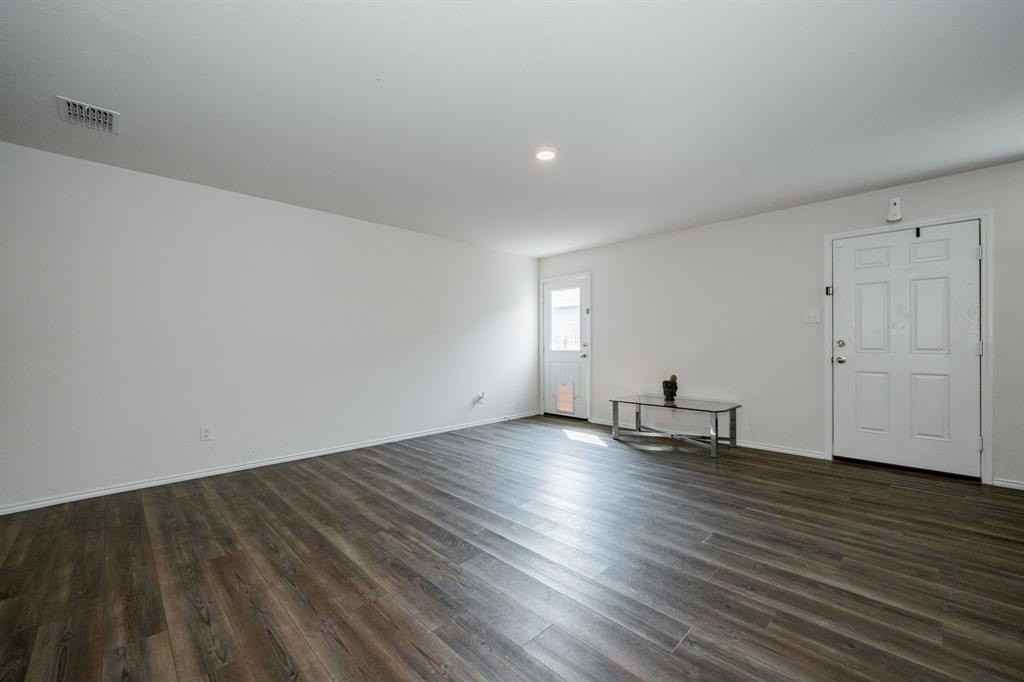 1822 Barrie Way - Photo 4 of 27