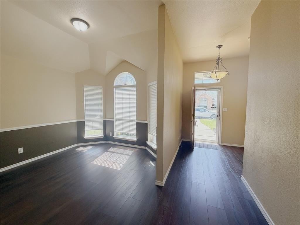 2213 Chapman Dr - Photo 3 of 16