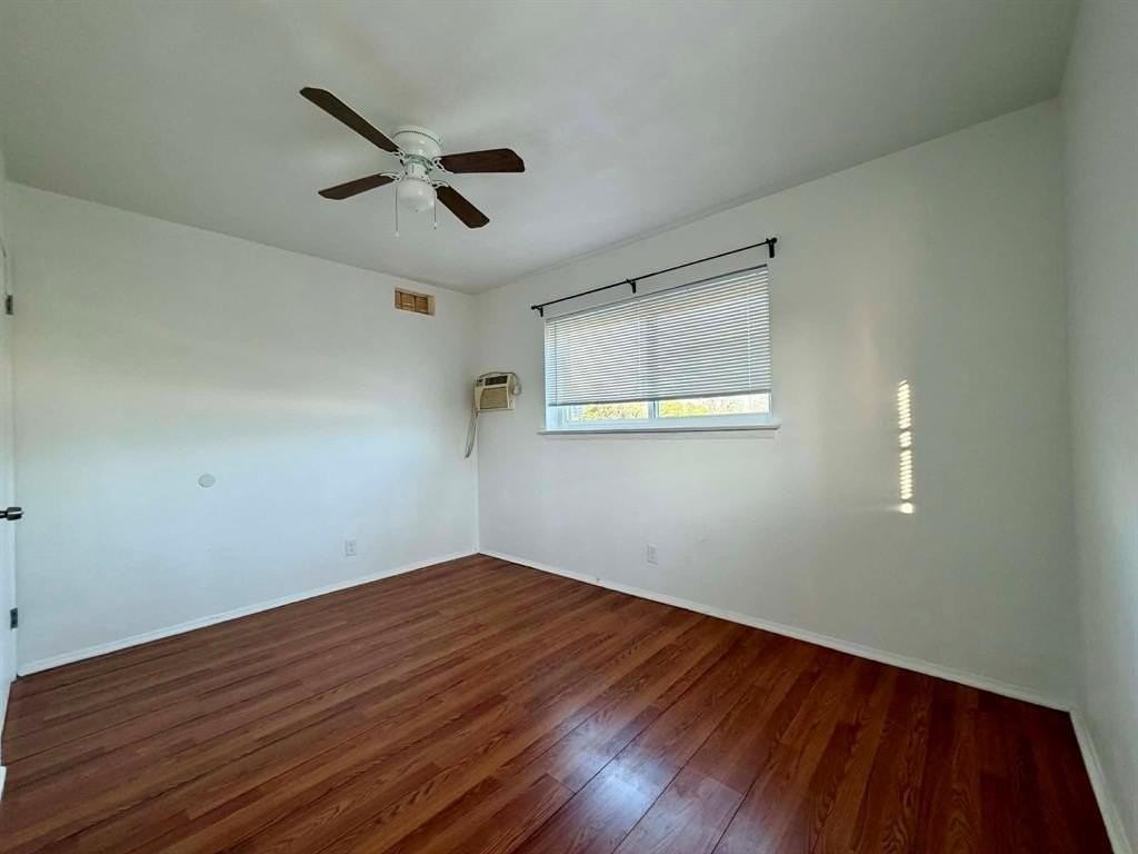 321 La Salle Dr - Photo 2 of 5