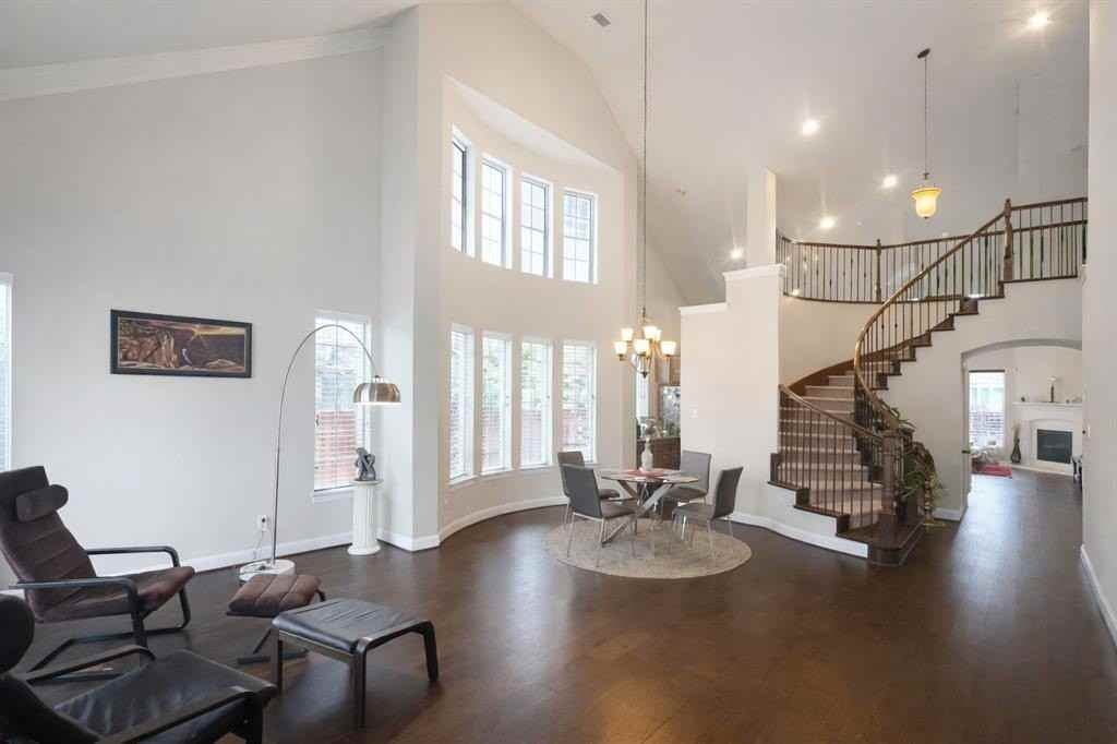 4820 Mulholland Dr - Photo 3 of 12