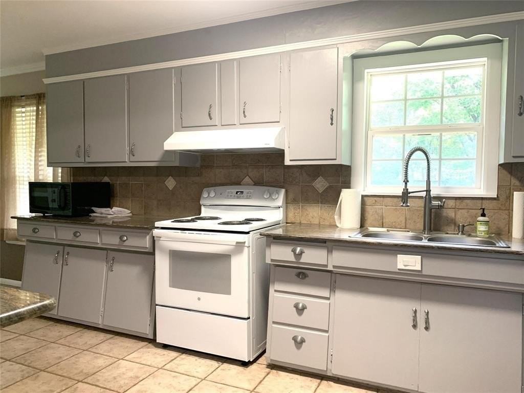 1012 S Maurice Ave - Photo 4 of 18