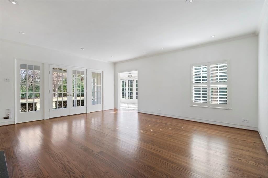 8530 Jourdan Way - Photo 5 of 39