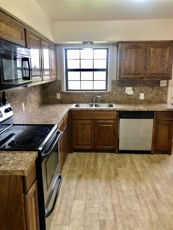 1425 Marion Dr - Photo 4 of 12