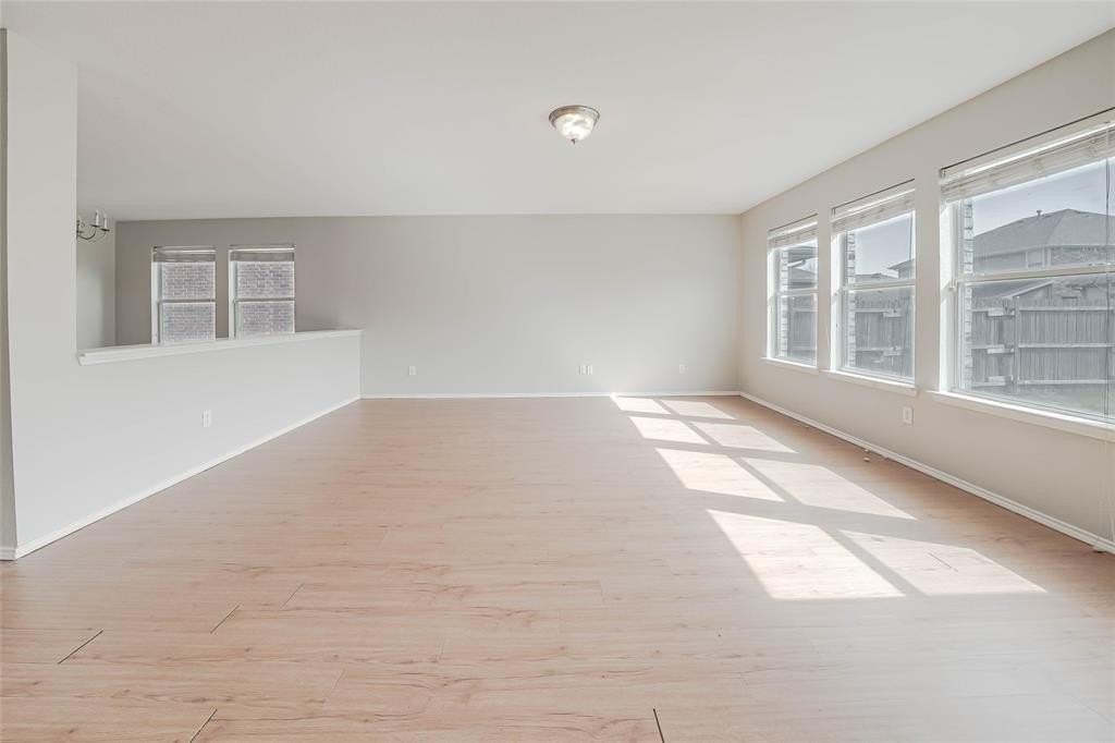 329 Highland Glen Dr - Photo 7 of 34