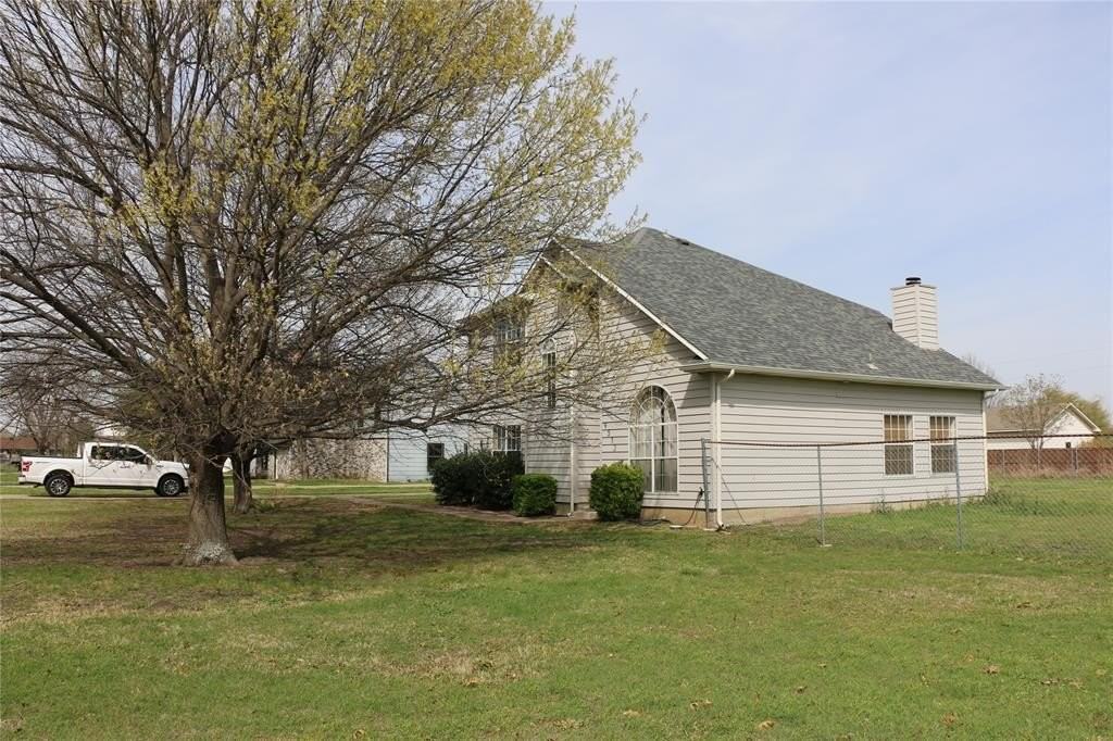 9513 Western Trl - Photo 2 of 21