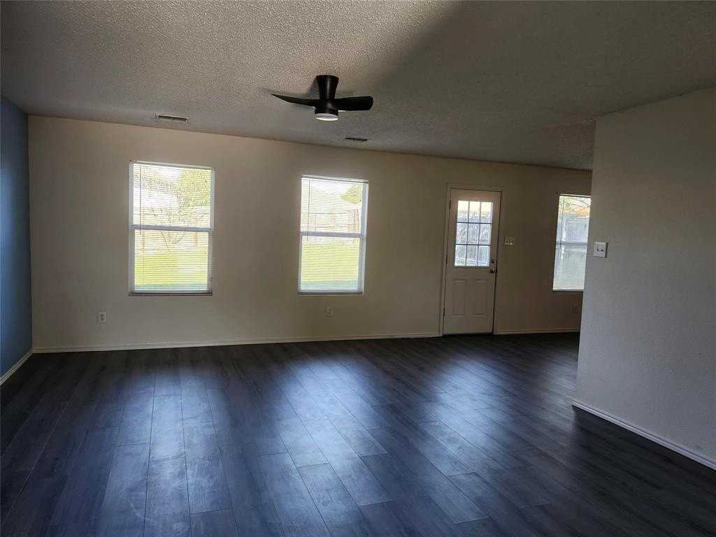 5100 Waterford Dr - Photo 5 of 19