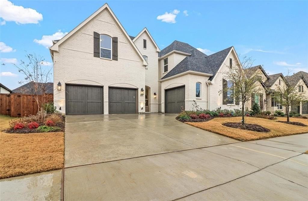 2241 Red Cedar Trl - Photo 2 of 31