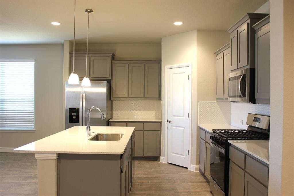 16028 Bronte Ln - Photo 5 of 25