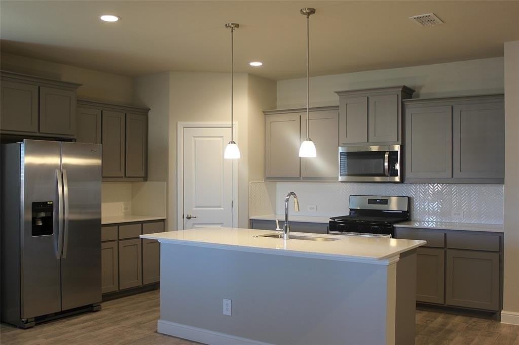 16028 Bronte Ln - Photo 7 of 25