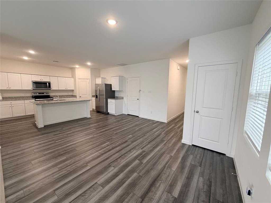 609 Delaware Ave - Photo 5 of 23