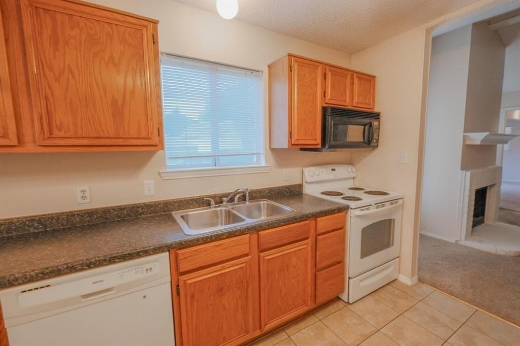 10216 Lone Eagle Ct - Photo 5 of 23