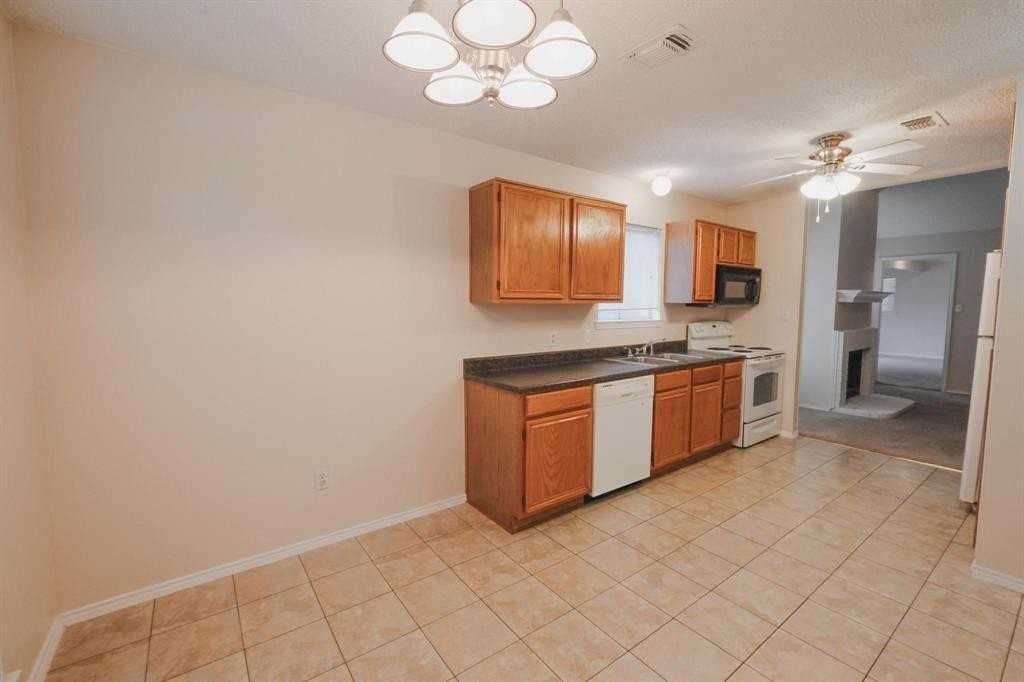 10216 Lone Eagle Ct - Photo 6 of 23