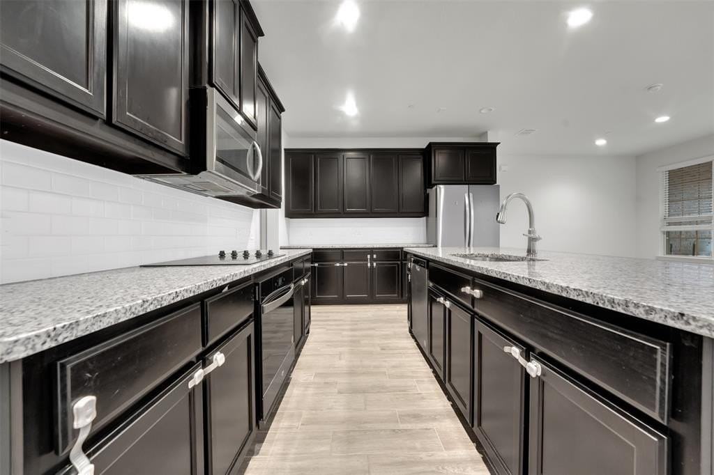 603 Sandiford Ct - Photo 5 of 25