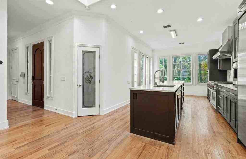 11911 Edgestone Rd - Photo 7 of 40