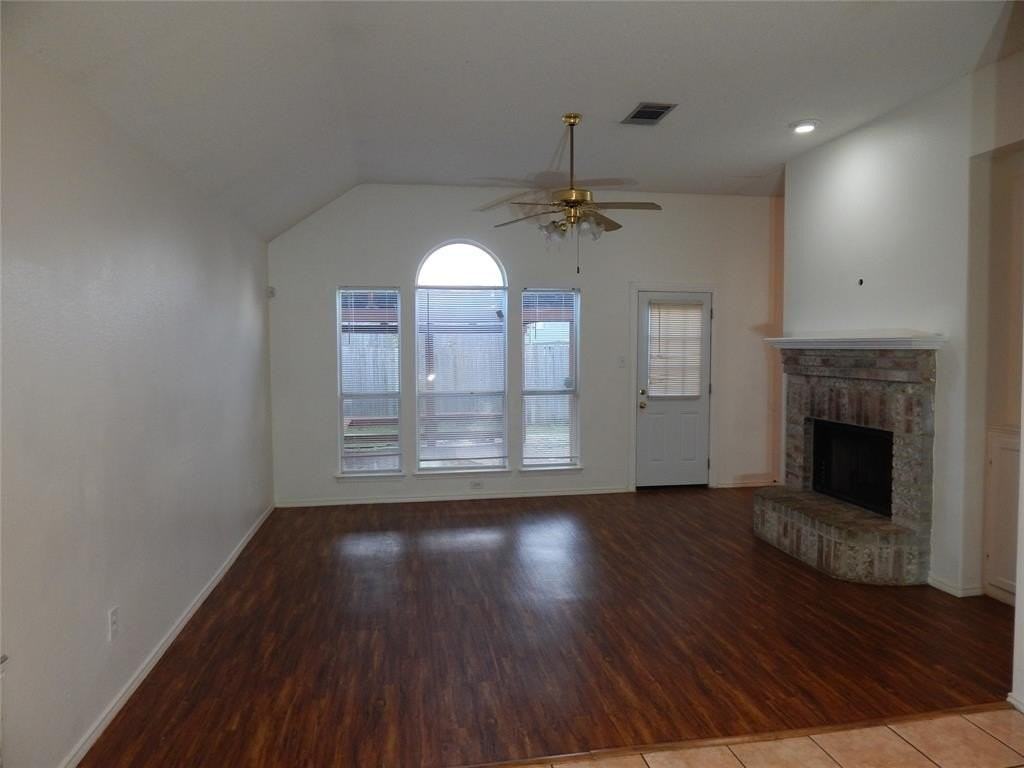 804 Sansome Dr - Photo 3 of 16