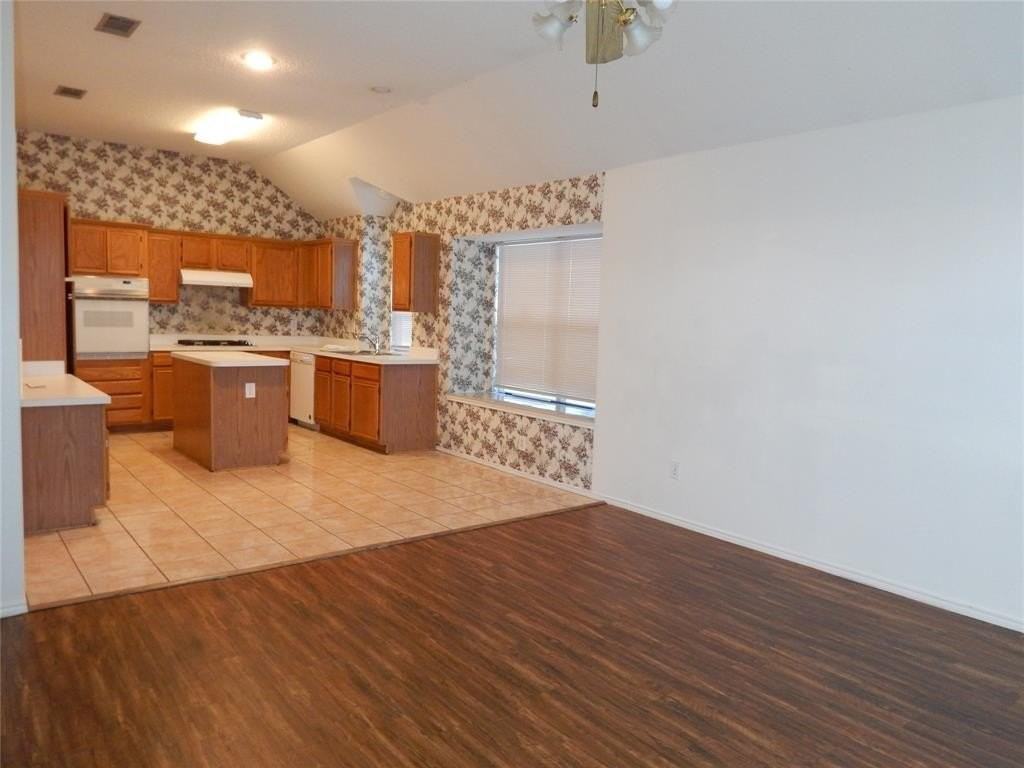 804 Sansome Dr - Photo 5 of 16