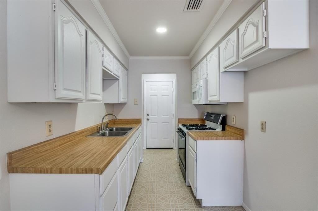 1229 Greenbrier Dr - Photo 2 of 12