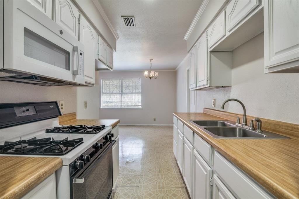 1229 Greenbrier Dr - Photo 3 of 12