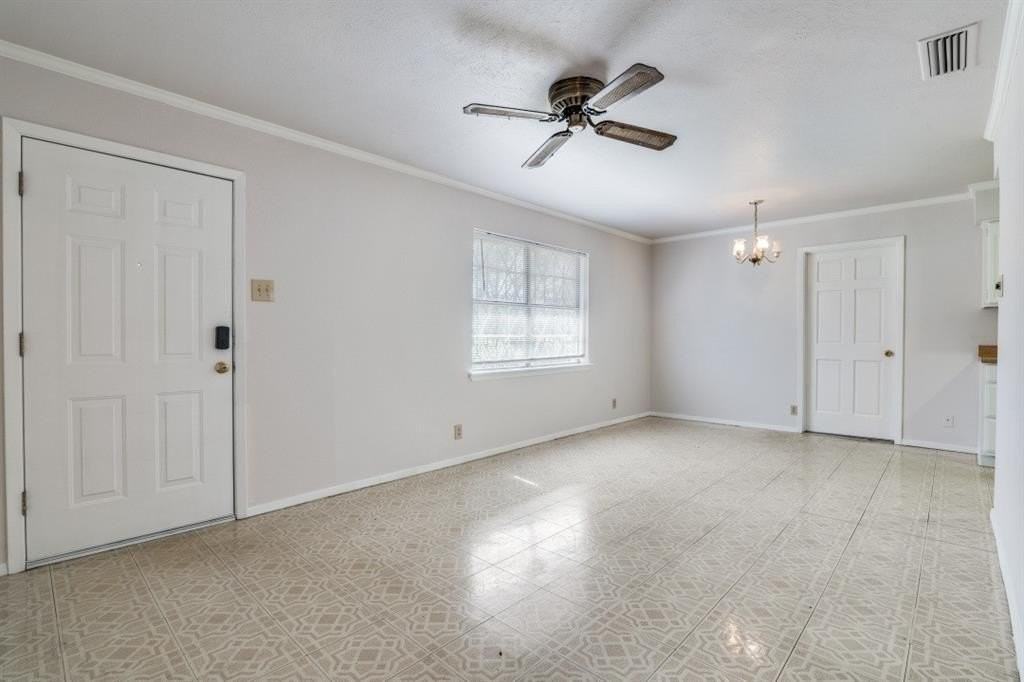 1229 Greenbrier Dr - Photo 4 of 12