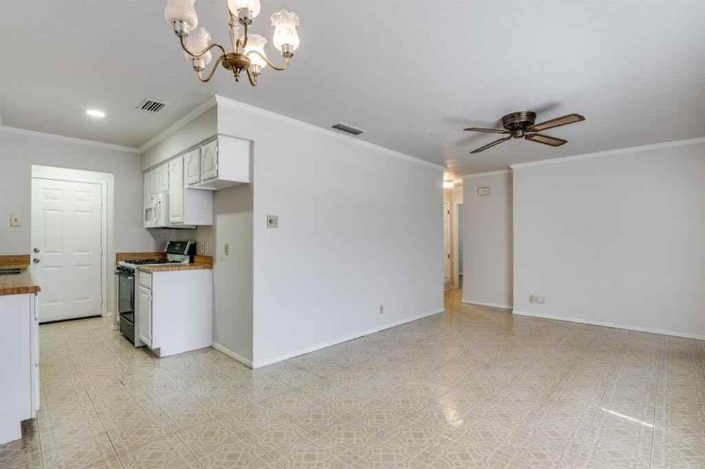 1229 Greenbrier Dr - Photo 5 of 12