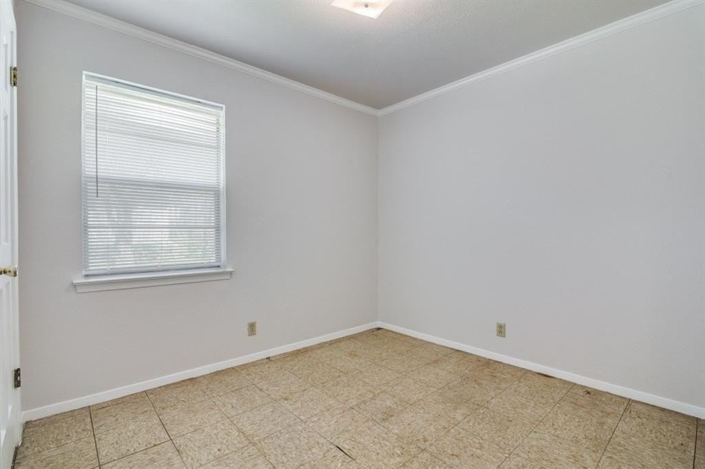 1229 Greenbrier Dr - Photo 7 of 12