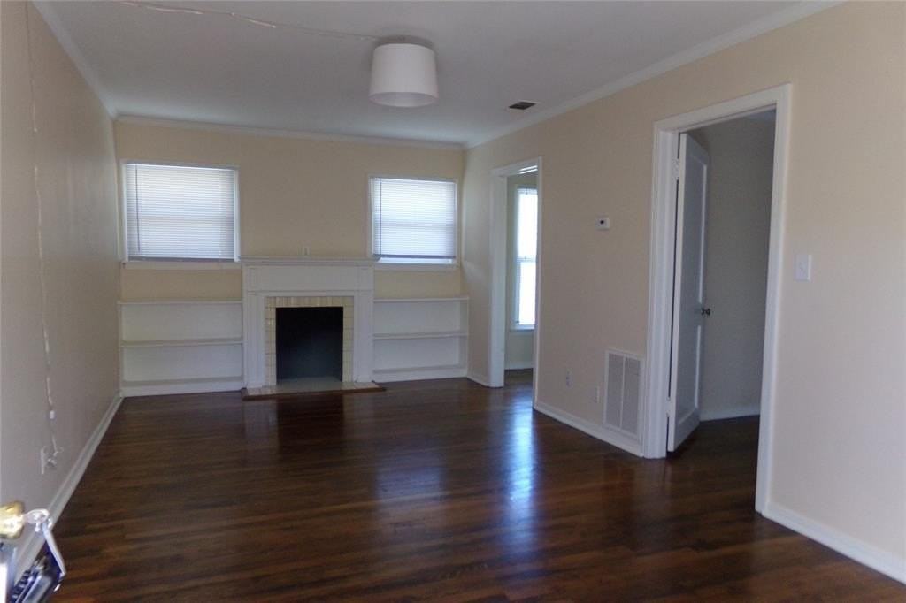 2007 Tremont Ave #C - Photo 3 of 14