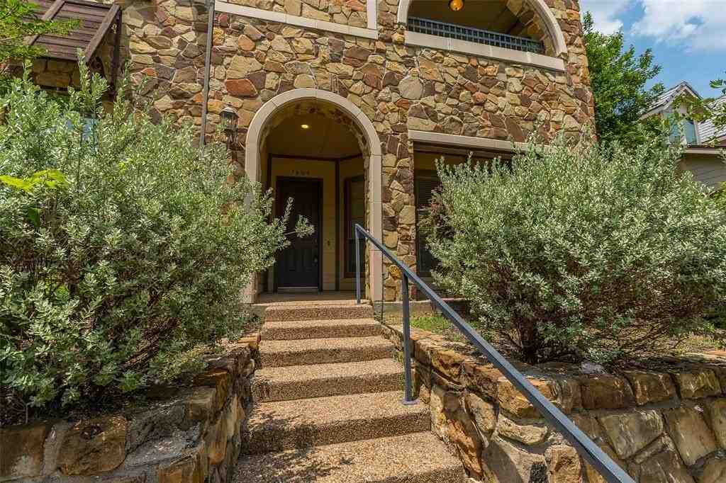 7804 Keechie Dr - Photo 3 of 39